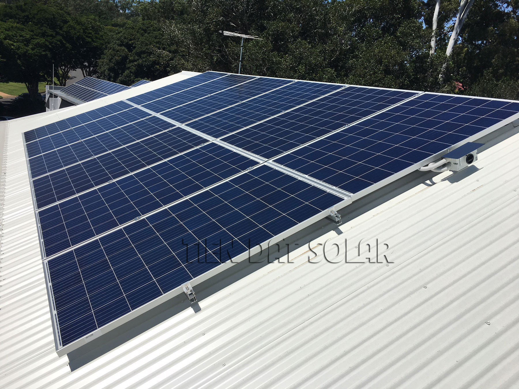 Bảng báo giá bán Khung lắp pin mặt trời trên mái nhà - Tiến Đạt Solar 0969.311.311